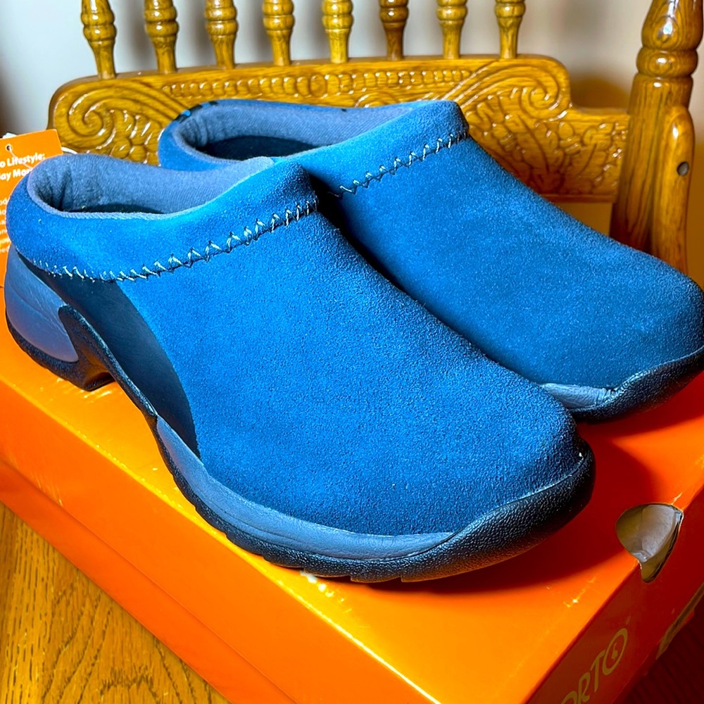 New in Box!! Sporto Heidi Denim Size 8